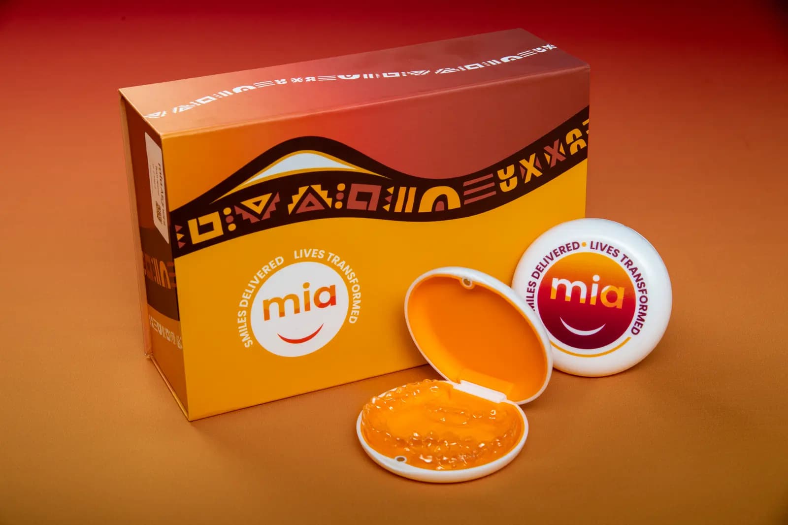 Orange Mia aligner box with an open and a closed case